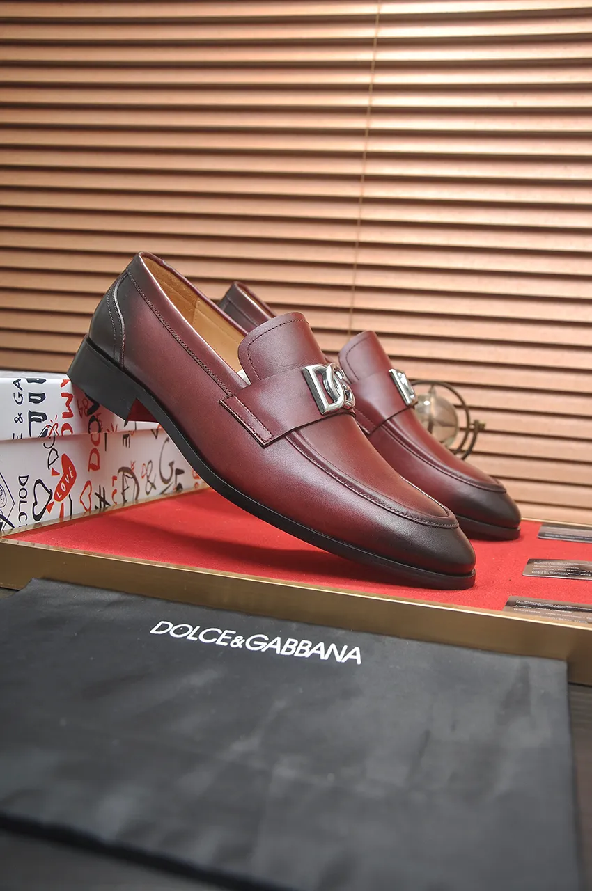 Men's men's shoes 💰500💶🌲 DG top 🔍🔍Men's new leather shoes 🚹 are on sale at the same time at the counter ⚠The uppers are imported cowhide from Italy, the entire imported cowhide lining, imported accessories 💪💪, completely 1⃣️ vs 1⃣️ replica 🇮 🇹💪💪, ⚠Sole: The original sole is specially provided by the original factory, the exclusive movable molded sole is super comfortable, ⚠The original factory follows the order, 🔍🔍high quality, you can enter and exit the counter at will, welcome to compare ⚠Size: 38-44 (45 customized)